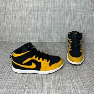 Nike Air Jordan 1 Black and Yellow Size 3Y